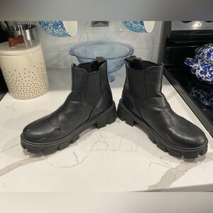 True Craft Black Boots